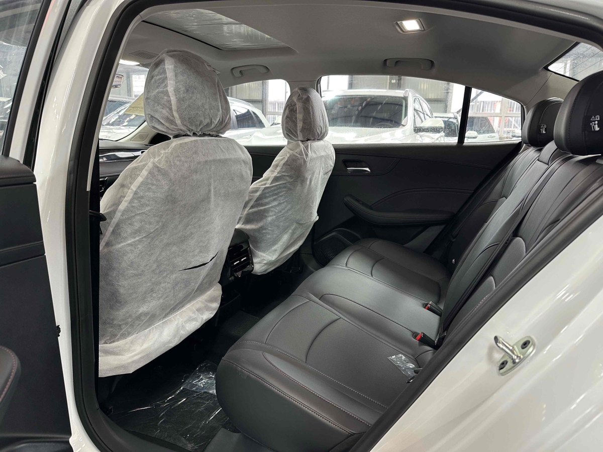 Roewe i5 2025 immagine di auto #8