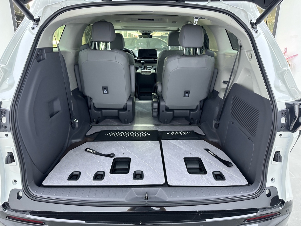 Toyota Granvia 2024 immagine di auto #8