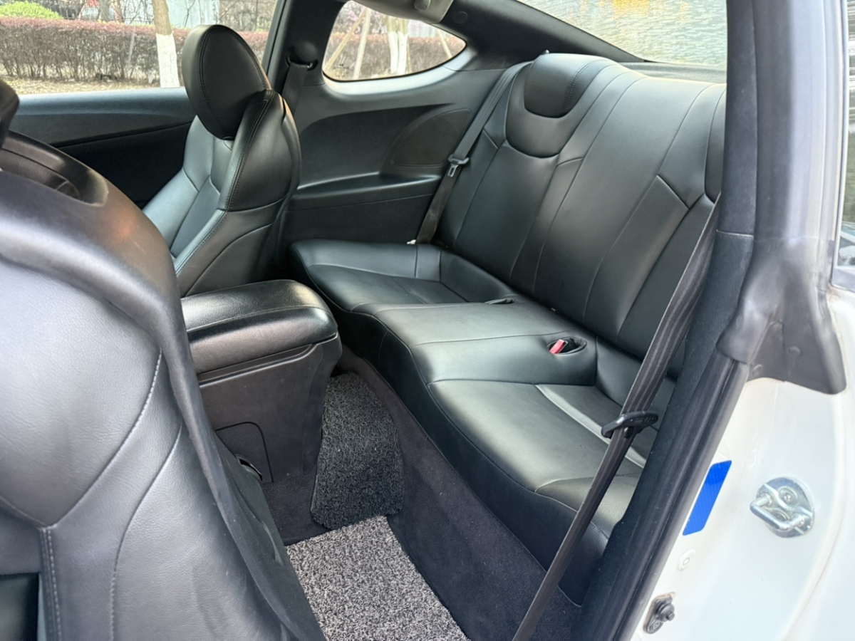 Hyundai Coupe 2011 car image #8