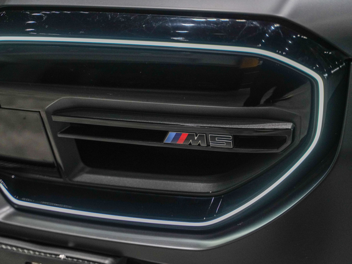 BMW M5 New Energy 2024 immagine di auto #8