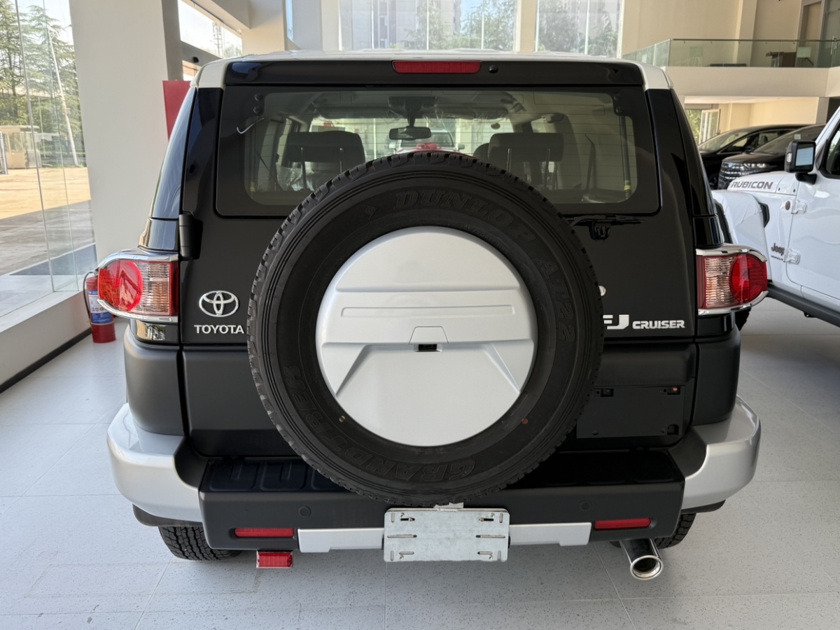 Toyota FJ Cruiser car image #8