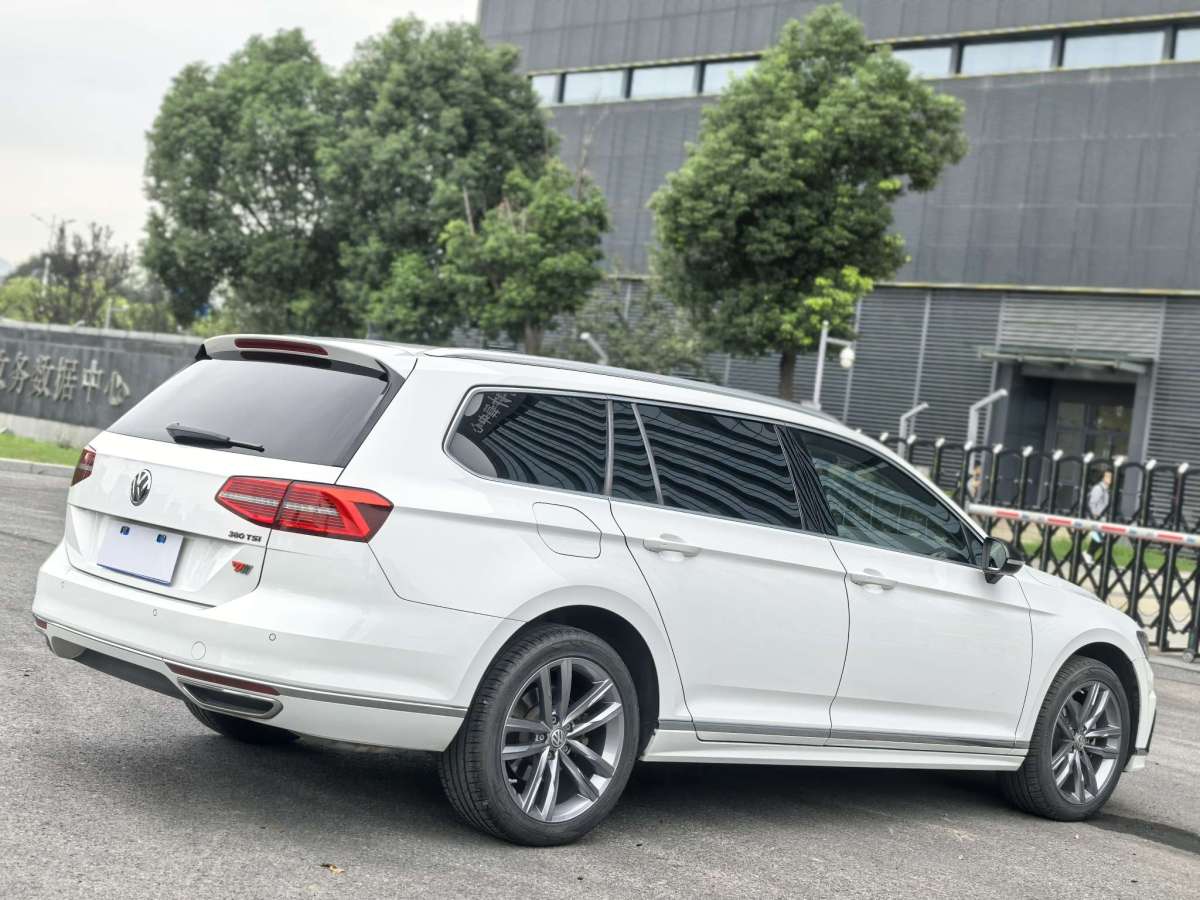 Volkswagen Passat Variant 2018 immagine di auto #8