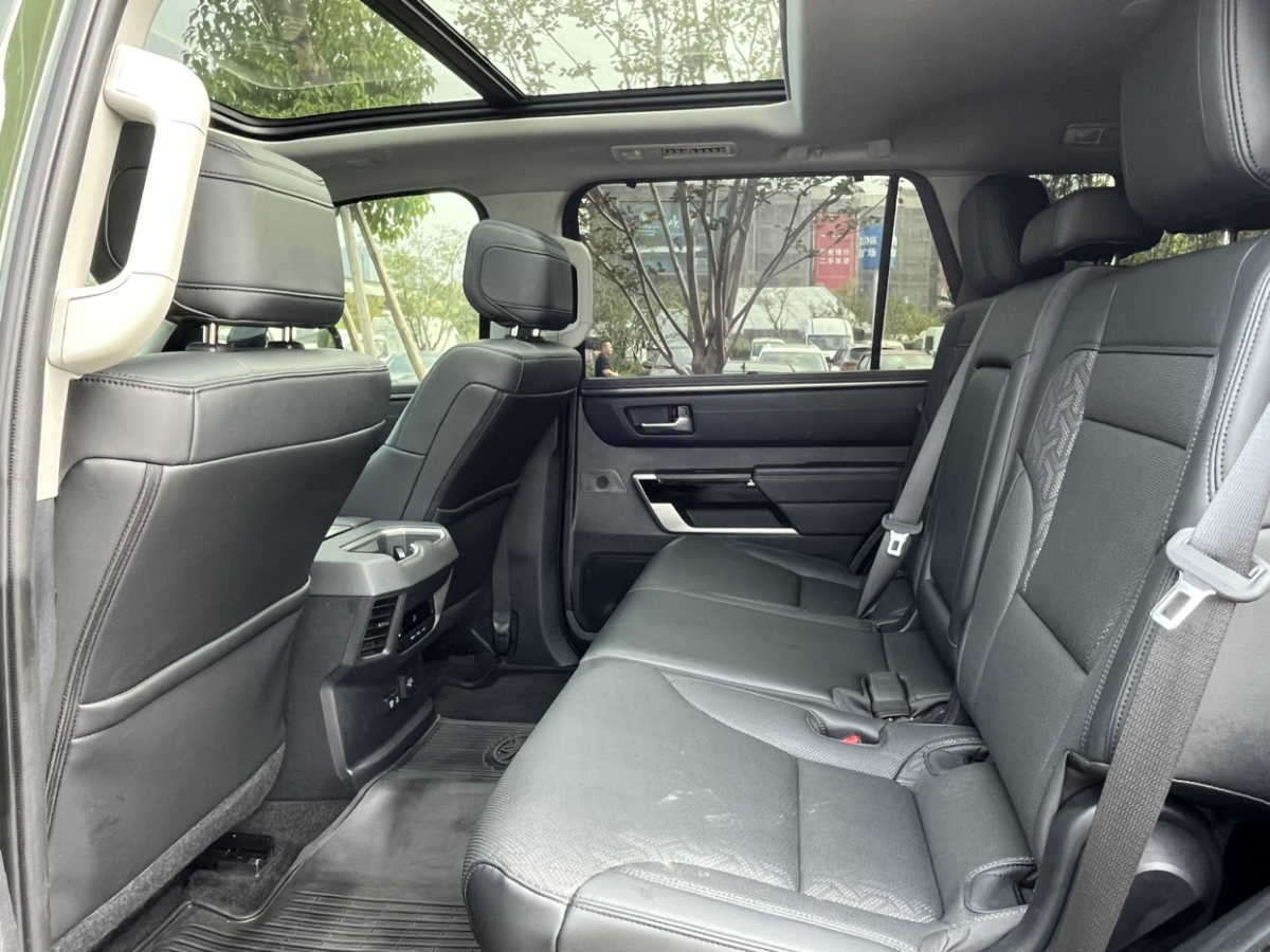 Toyota Sequoia 2023 #8 Toyota Sequoia 2023 imagen de coche #8