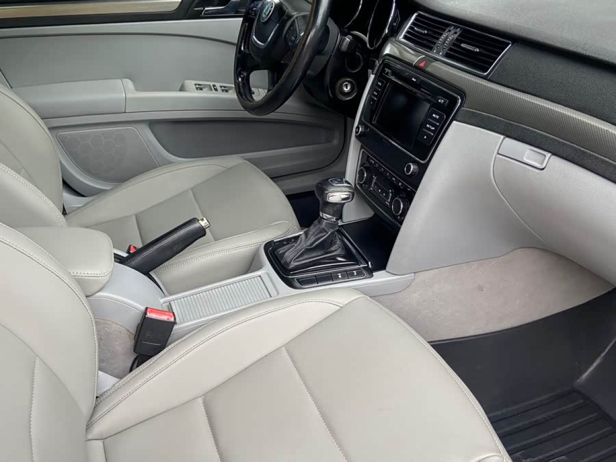 Skoda Superb 2012 صورة سيارة #8