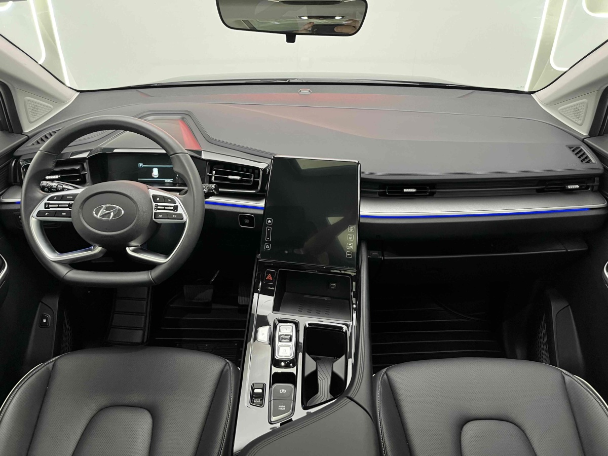 Hyundai Custo 2025 car image #8