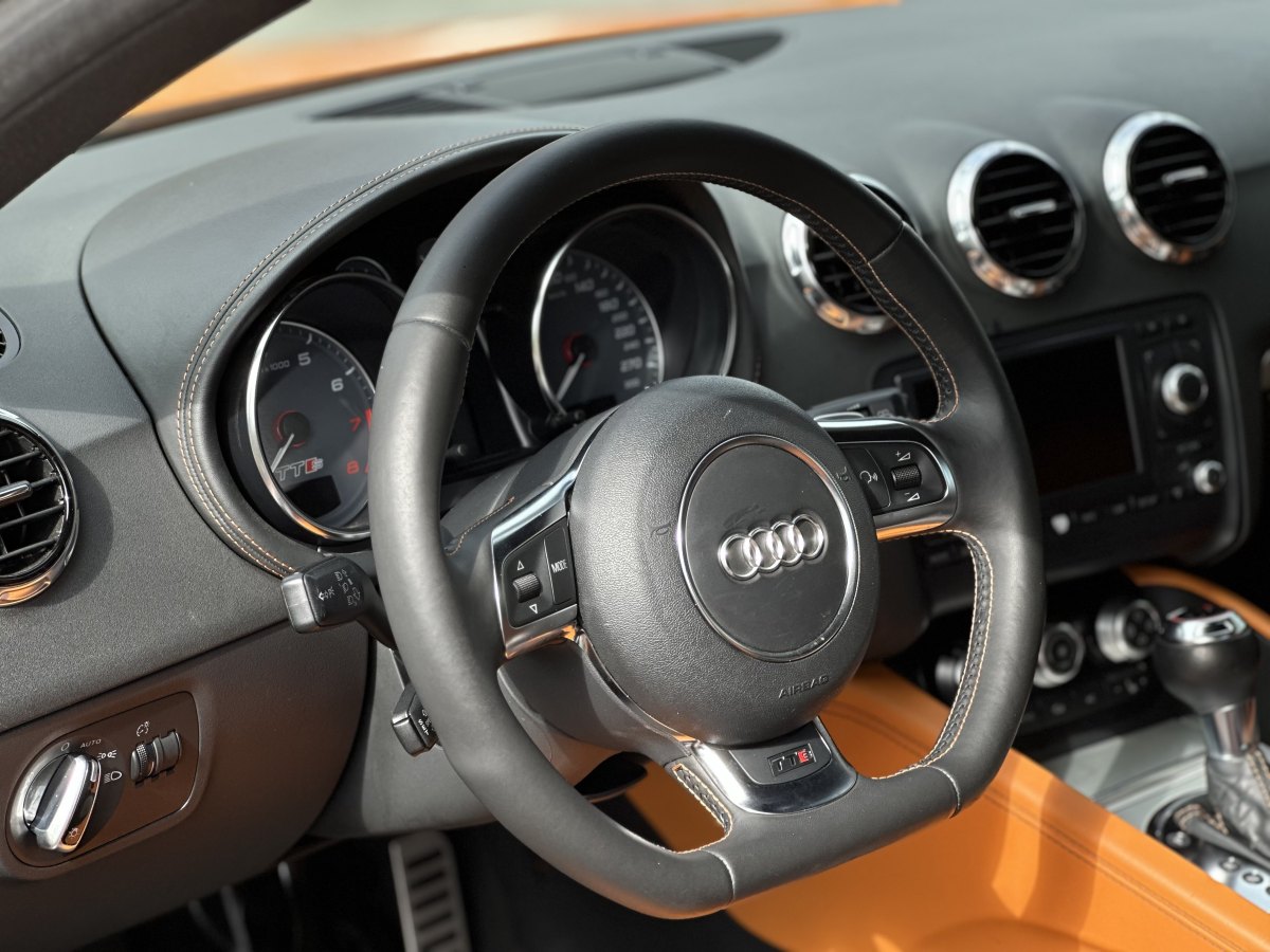 Audi TTS 2011 car image #8