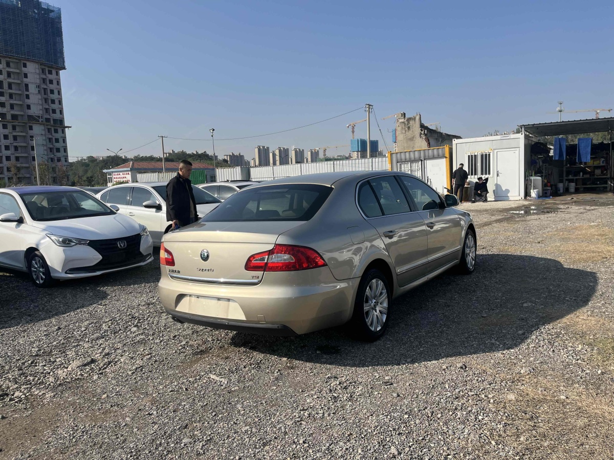 Skoda Superb 2012 immagine di auto #8