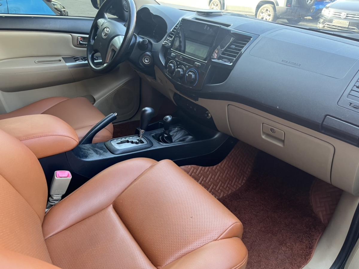 Toyota Fortuner 2016 immagine di auto #8