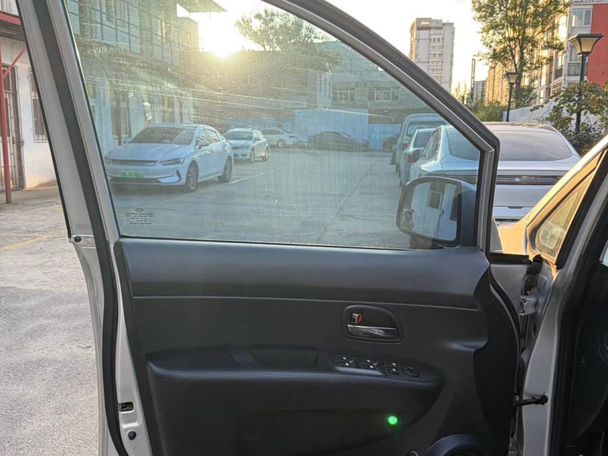 Kia Carens 2012 immagine di auto #8