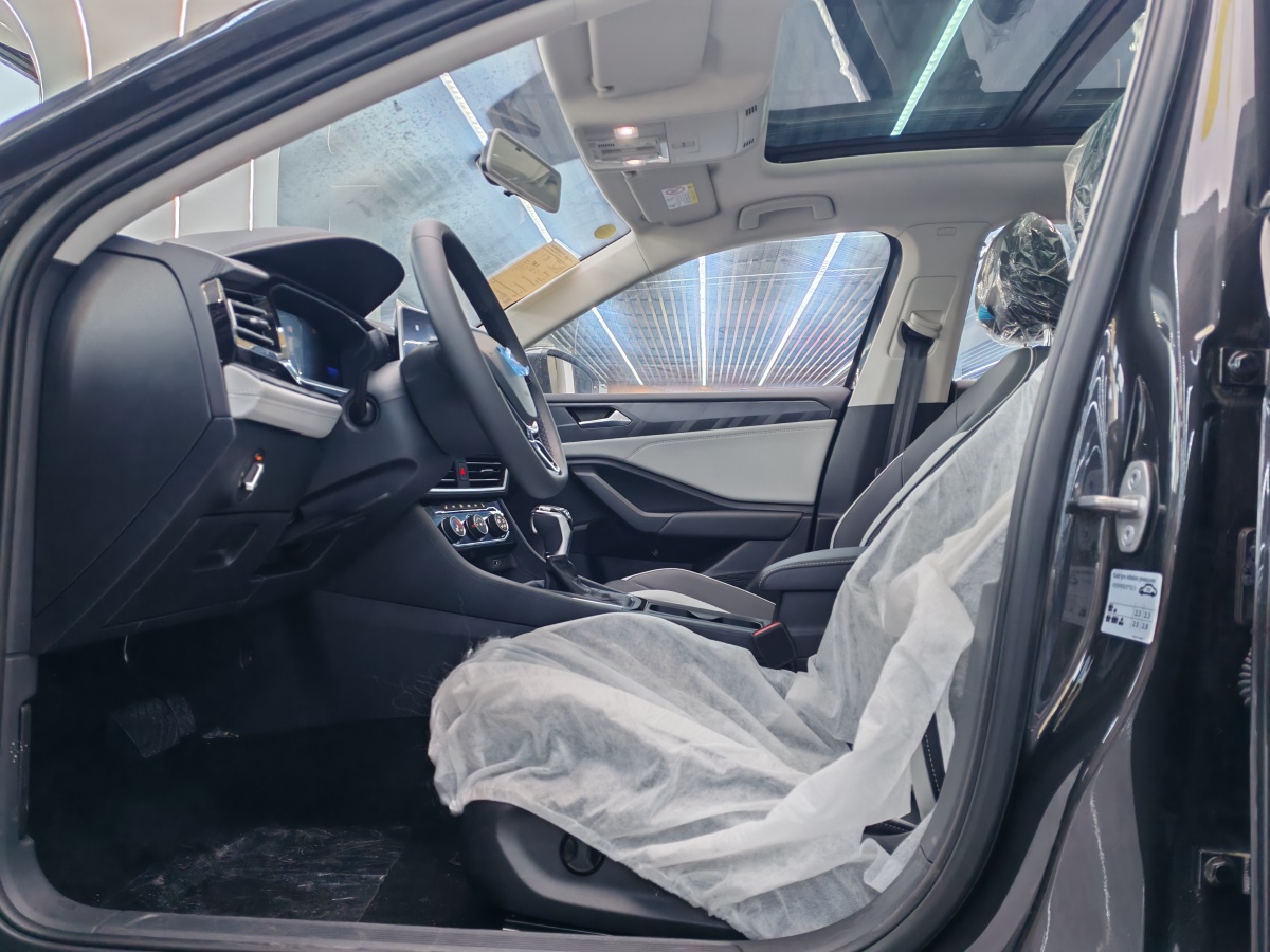 Jetta VA7 2025 car image #8