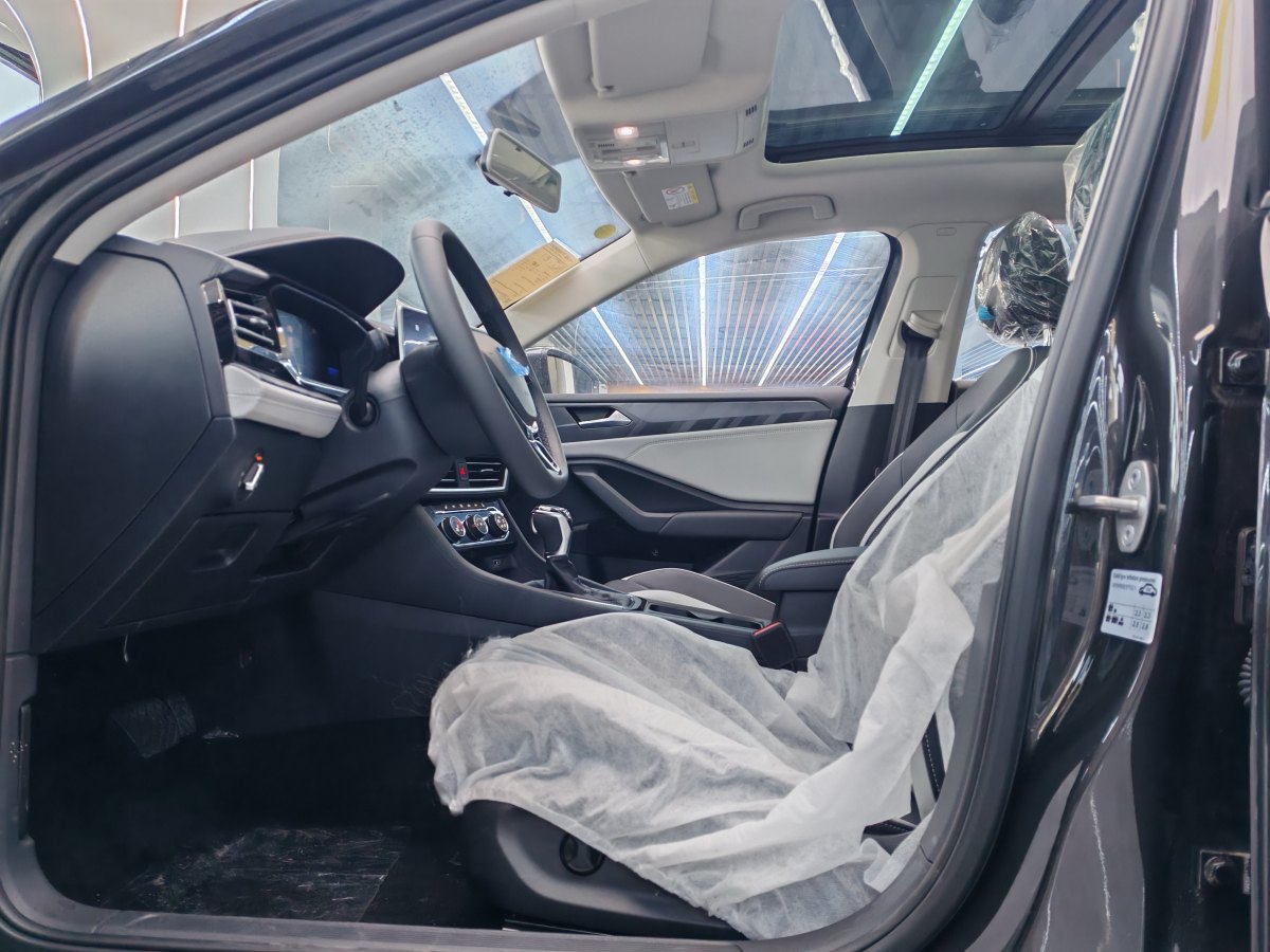 Jetta VA7 2025 car image #8