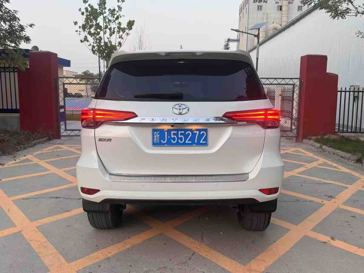 Toyota Fortuner 2016 immagine di auto #8