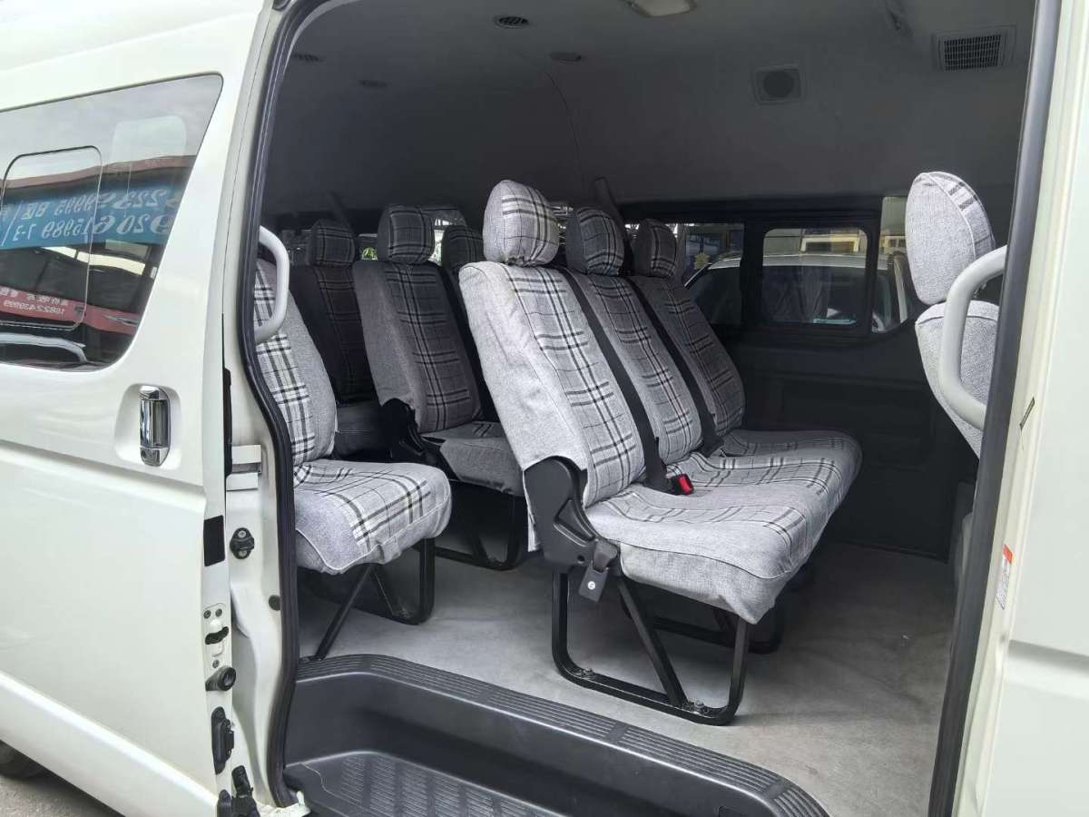 Toyota Hiace 2016 car image #8