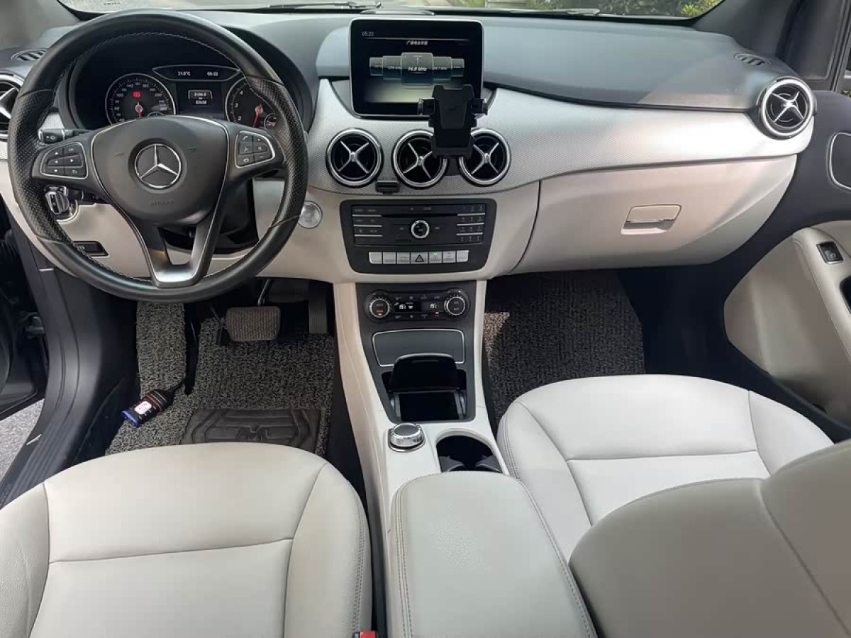 Mercedes-Benz B Class 2015 car image #8
