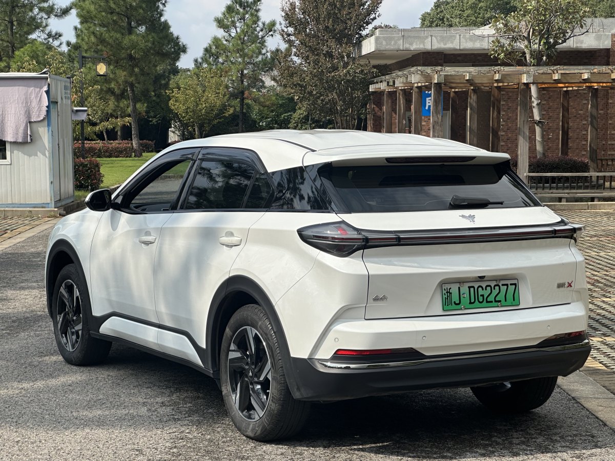 哪吒汽车 哪吒X 2024 汽车图片 #8