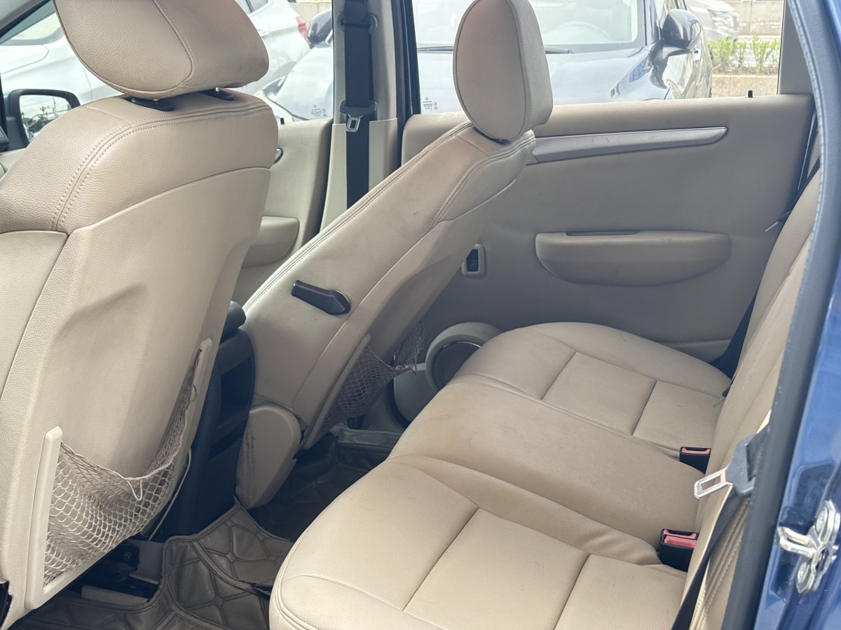 Mercedes-Benz B Class 2010 car image #8