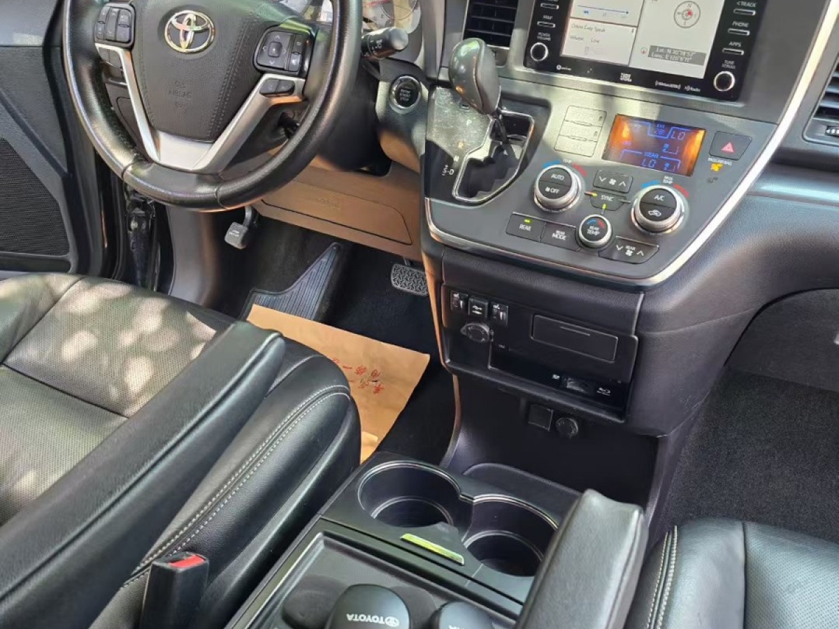 Toyota SIENNA 2019 car image #8