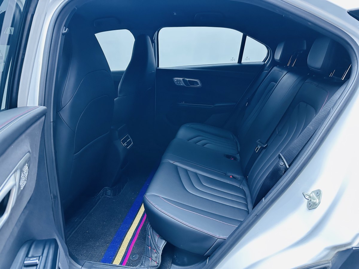 哪吒汽车 哪吒X 2024 汽车图片 #8