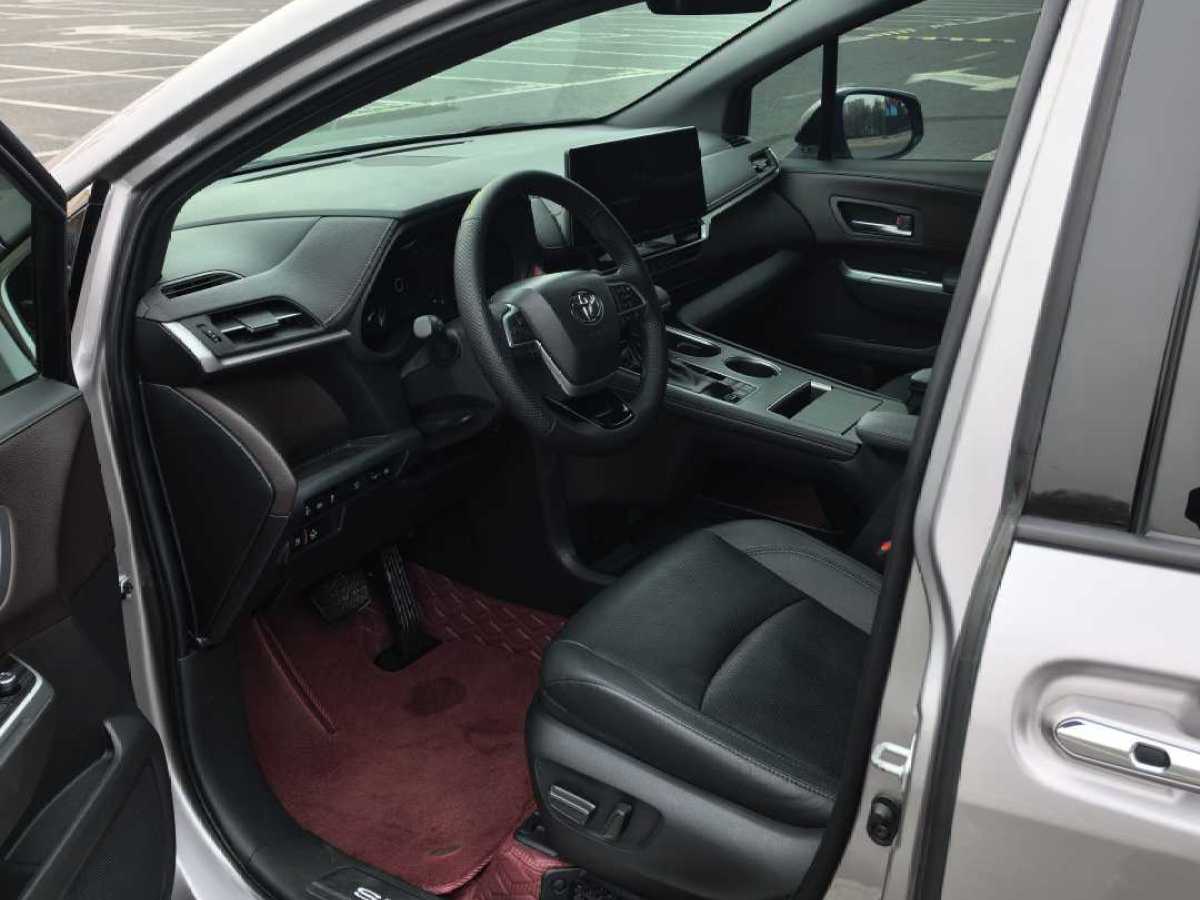 Toyota Sienna 2023 image de voiture #8