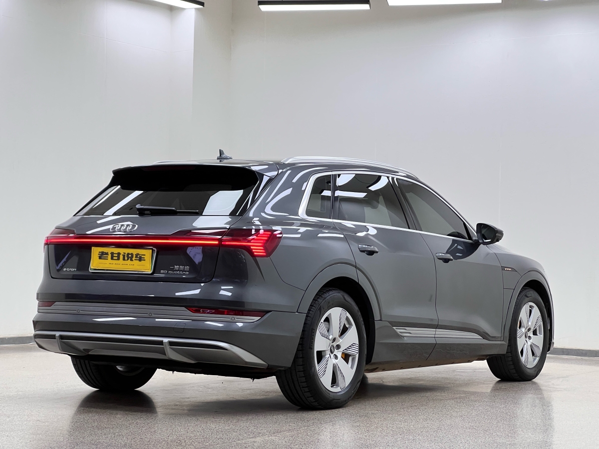 Audi Q4 e-tron 2023 صورة سيارة #8