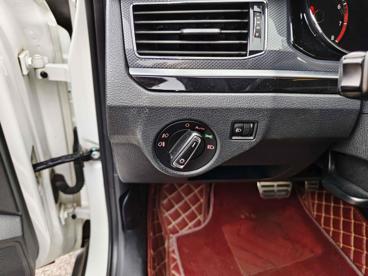 Volkswagen C-Trek 2018 #8 Volkswagen C-Trek 2018 car image #8