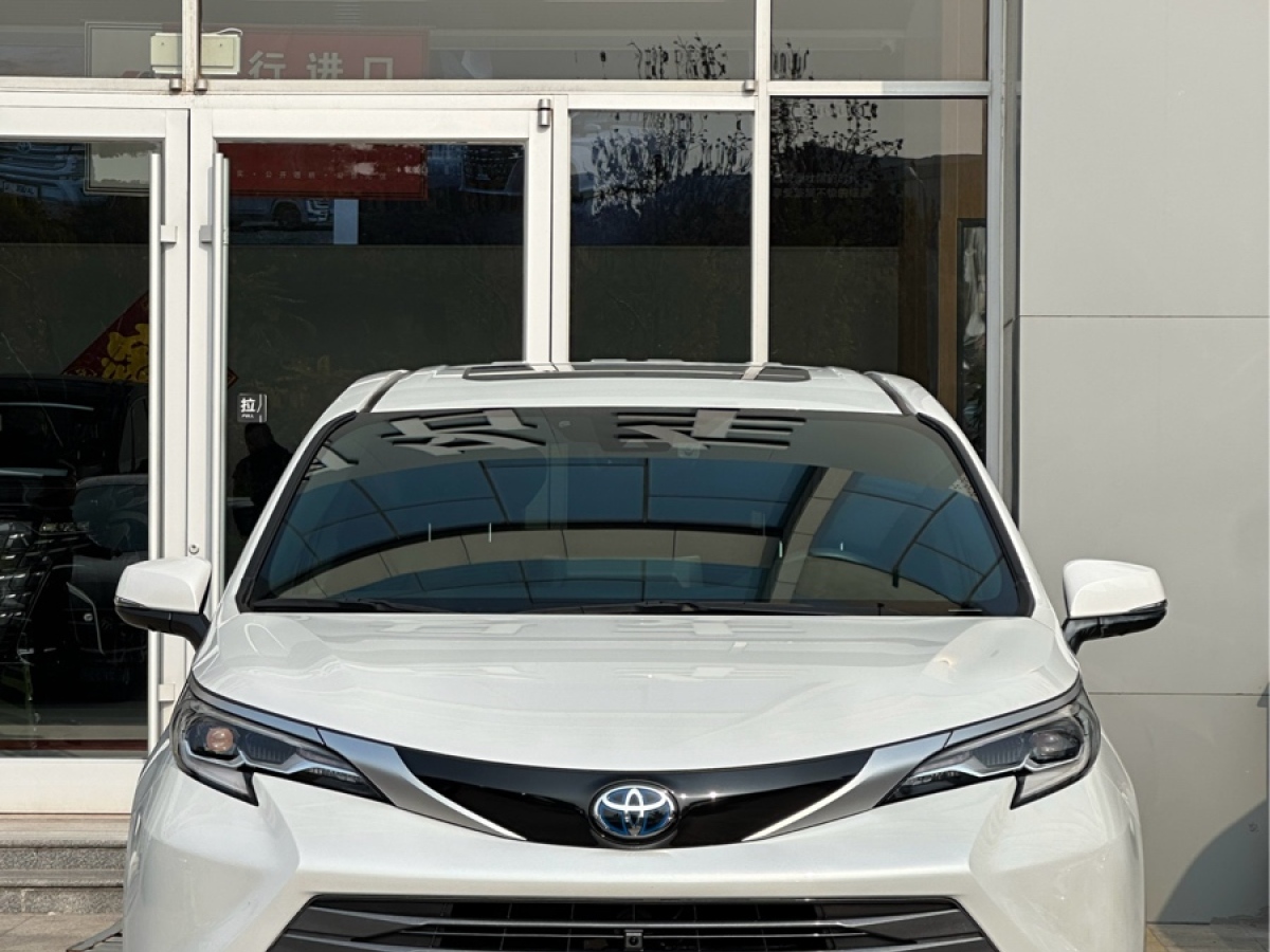 Toyota Sienna 2023 image de voiture #8