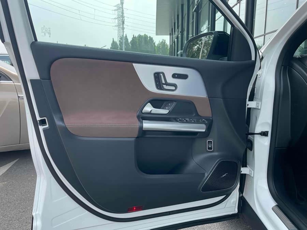 Mercedes-Benz GLA AMG 2025 #8 Mercedes-Benz GLA AMG 2025 صورة سيارة #8