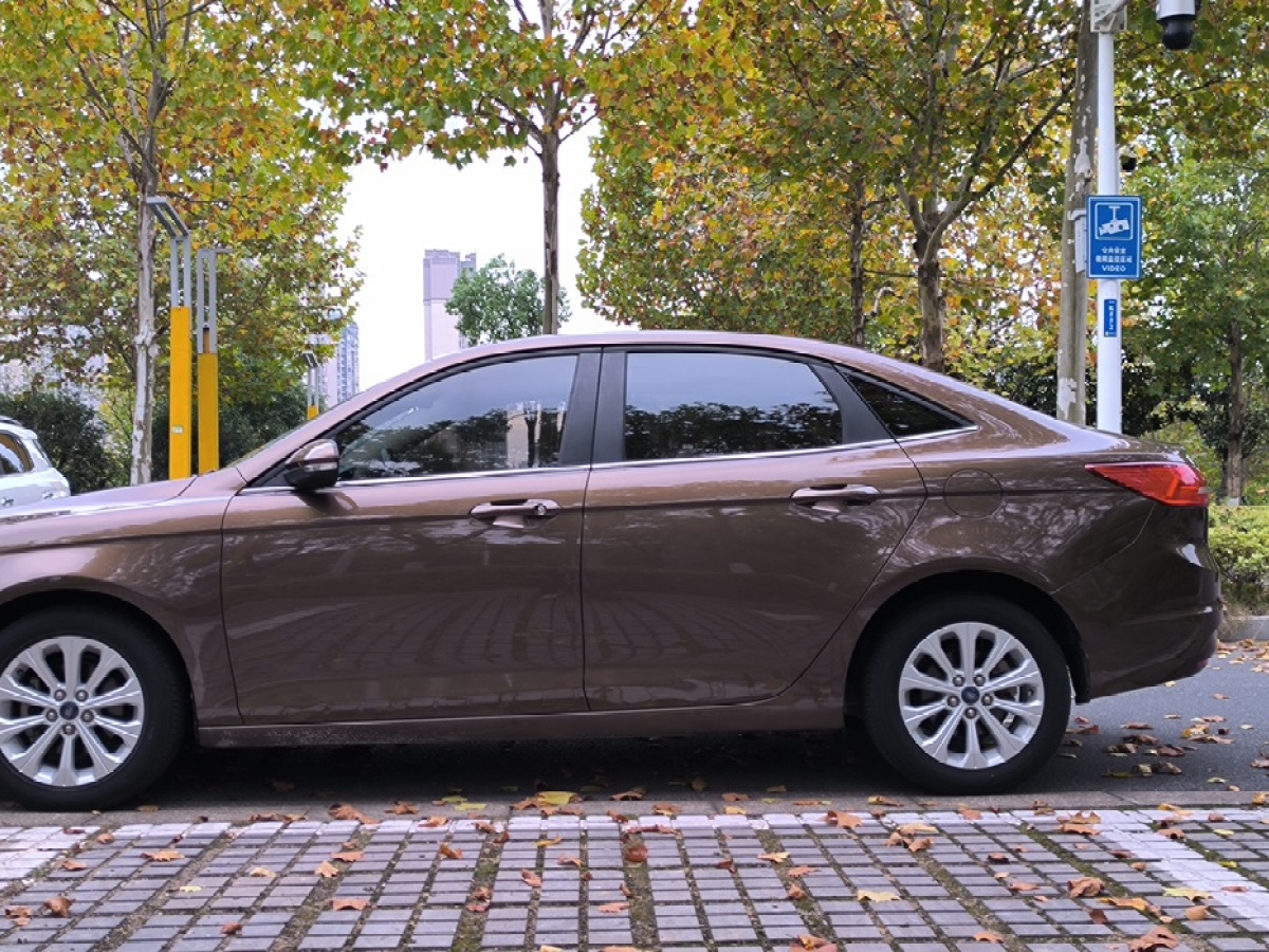 Ford Escort 2018 car image #8