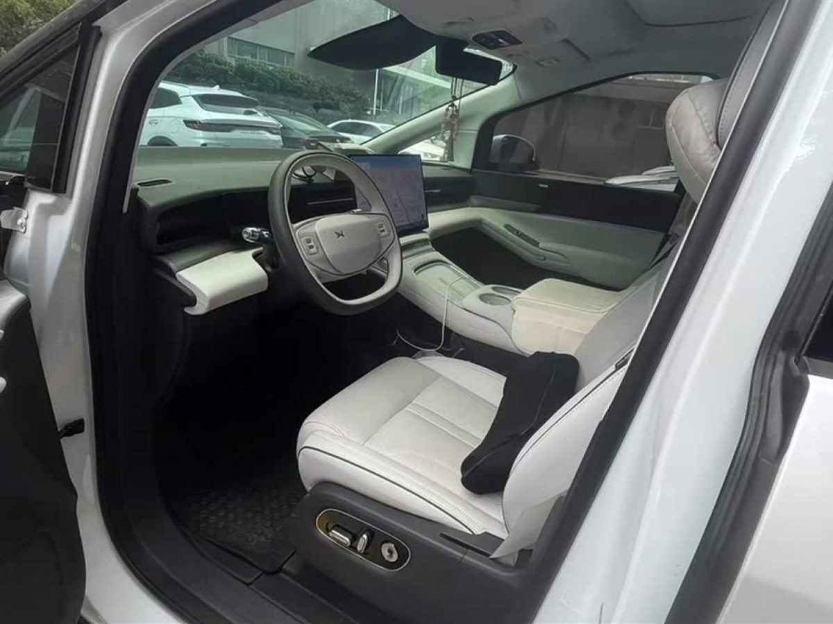 Xpeng X9 2025 immagine di auto #8