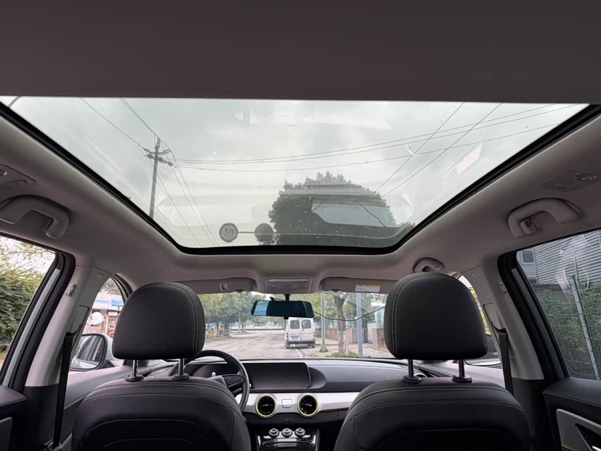 Forthing Thunder 2024 #8 Forthing Thunder 2024 car image #8