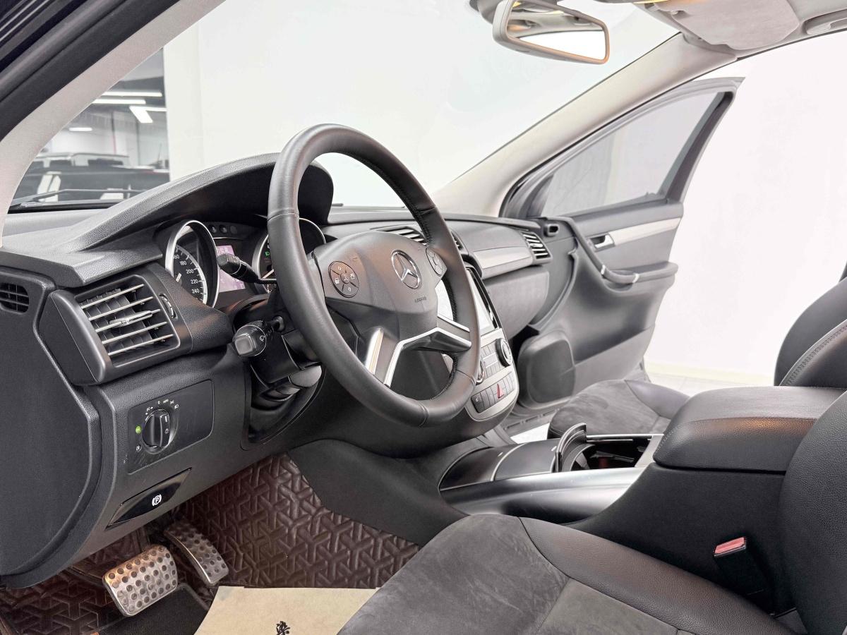 Mercedes-Benz R Class 2015 car image #8