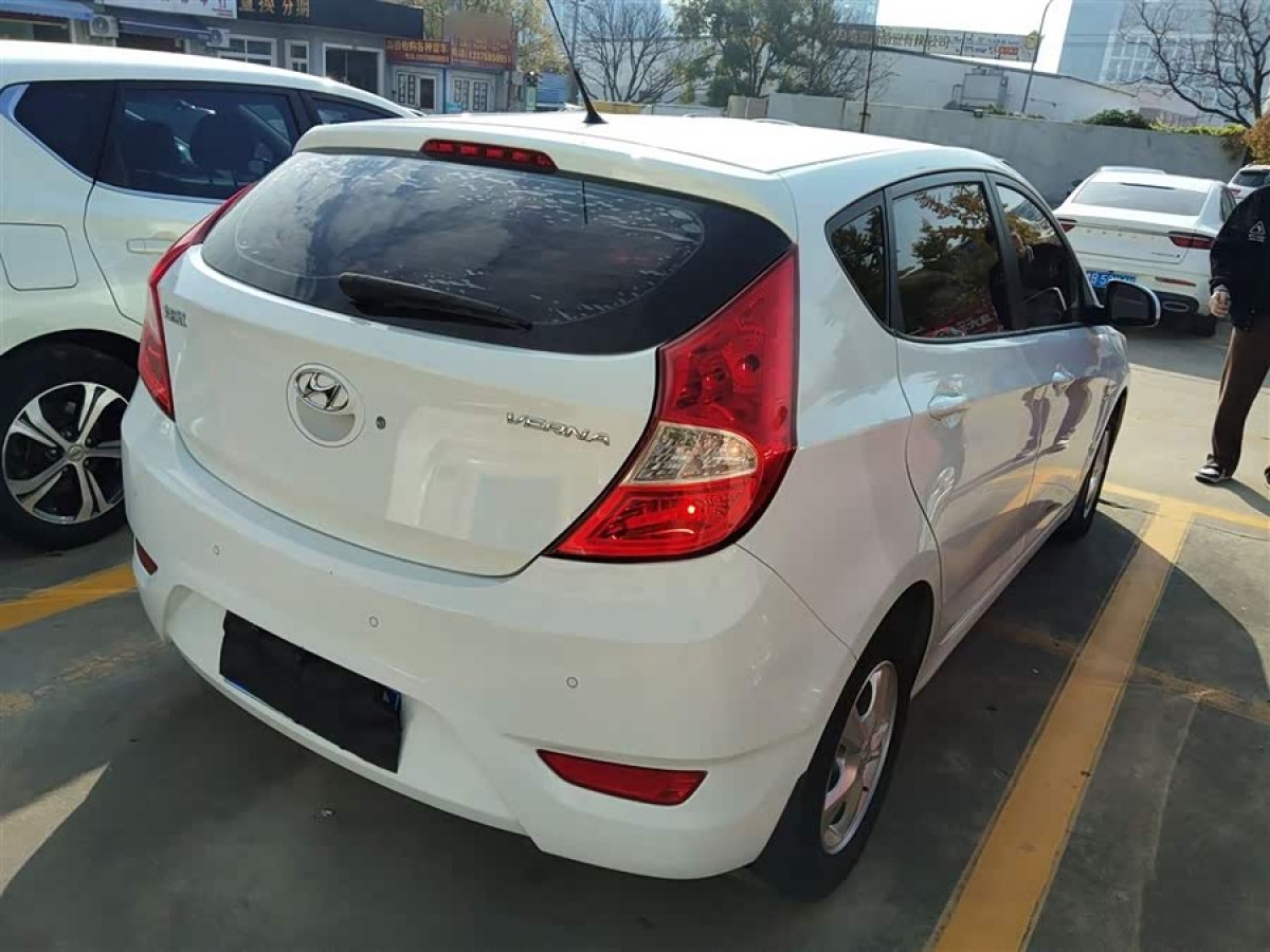 Hyundai Reina Hatchback 2015 imagem de carro #8