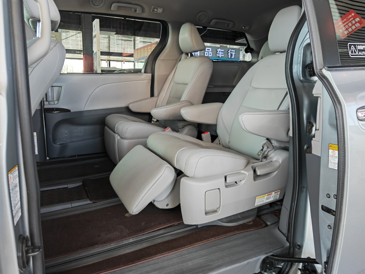 Toyota SIENNA 2020 #8 Toyota SIENNA 2020 car image #8