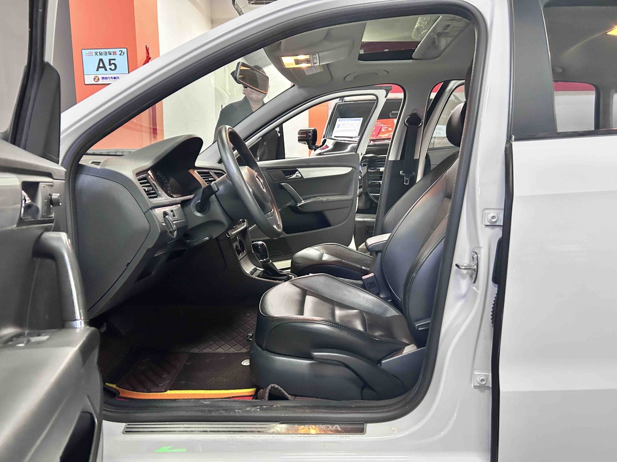 Volkswagen Gran Lavida 2016 immagine di auto #8