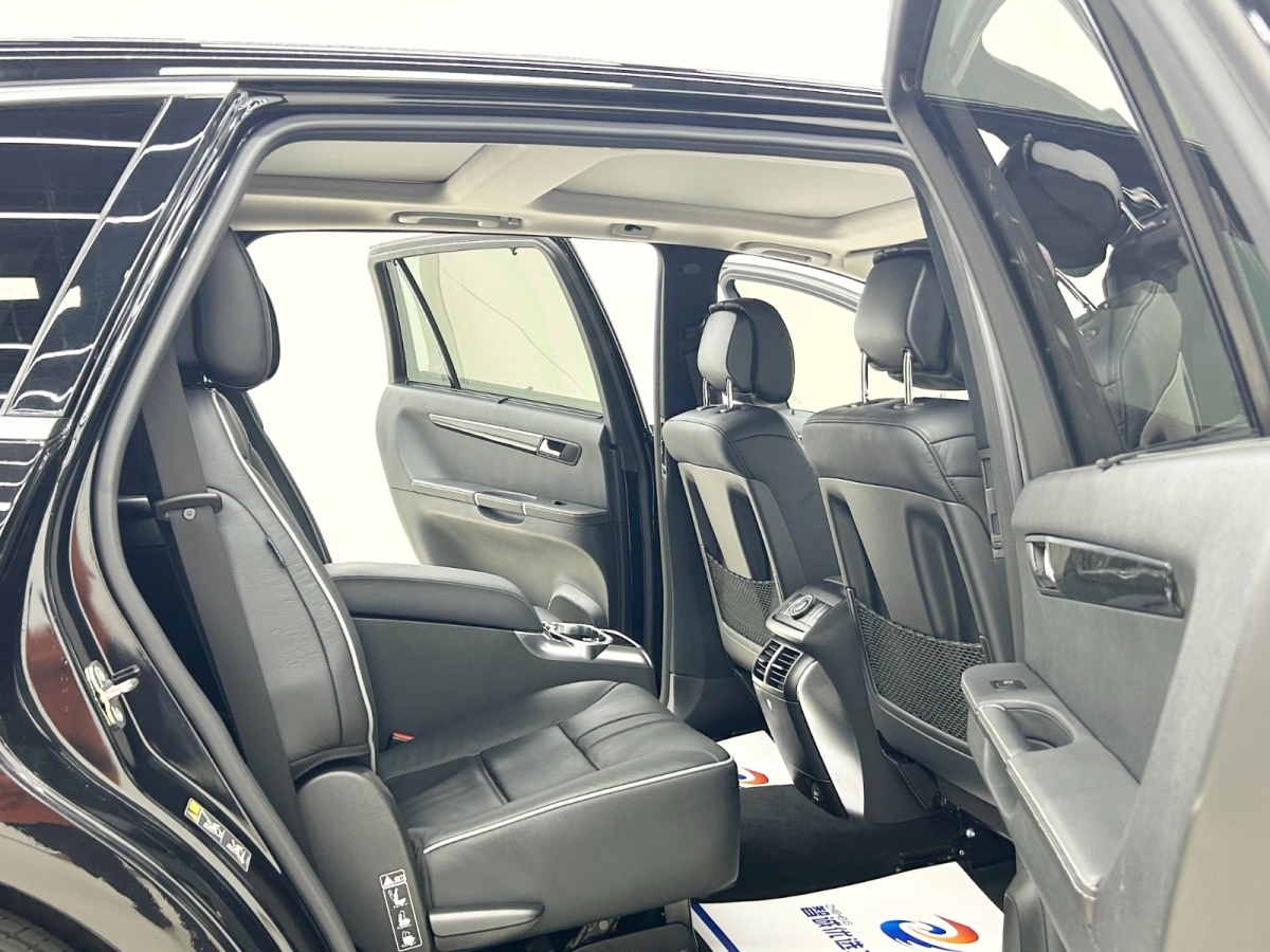 Mercedes-Benz R Class 2017 car image #8