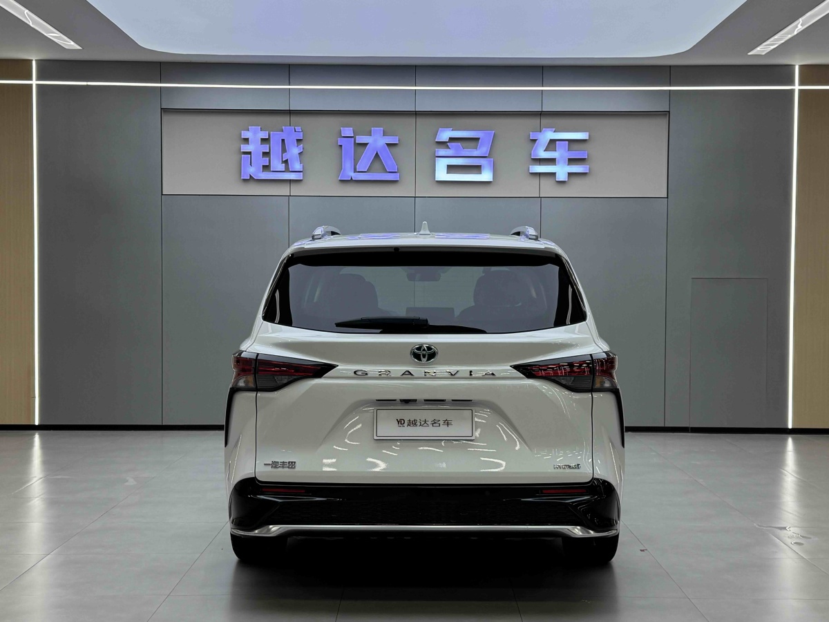 Toyota Granvia 2024 immagine di auto #8