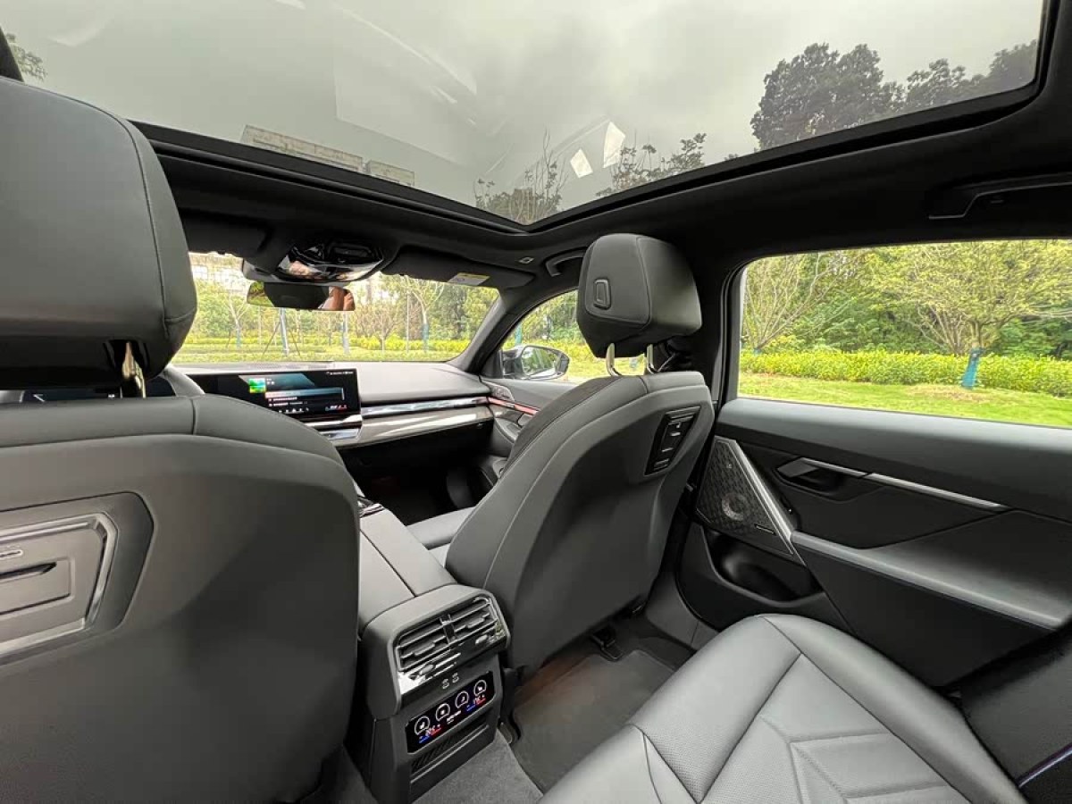 BMW i5 M60 2025 car image #8