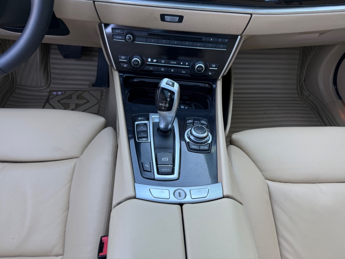 BMW 5 Series GT 2010 immagine di auto #8