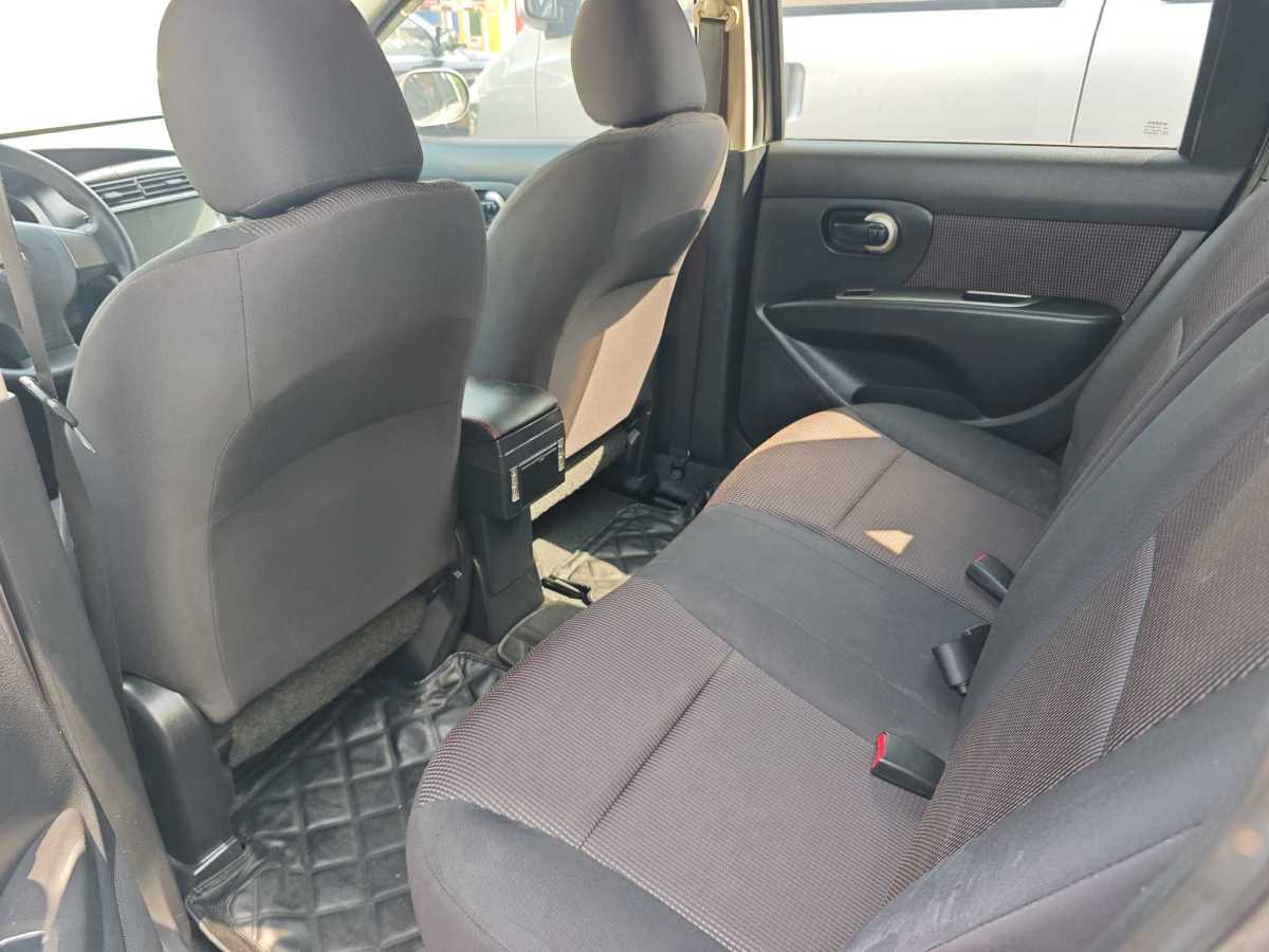 日产 骊威 2012 汽车图片 #8