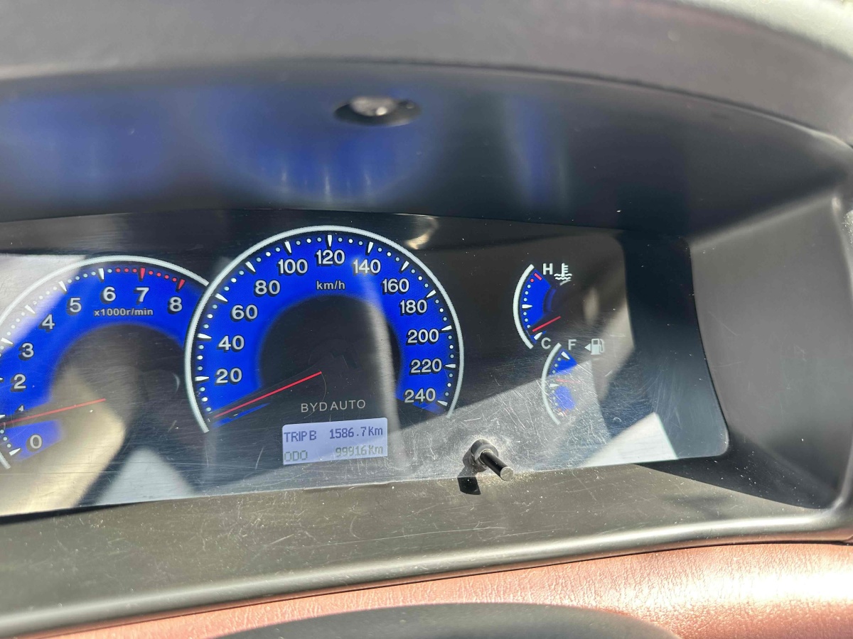 BYD F3 2016 car image #8