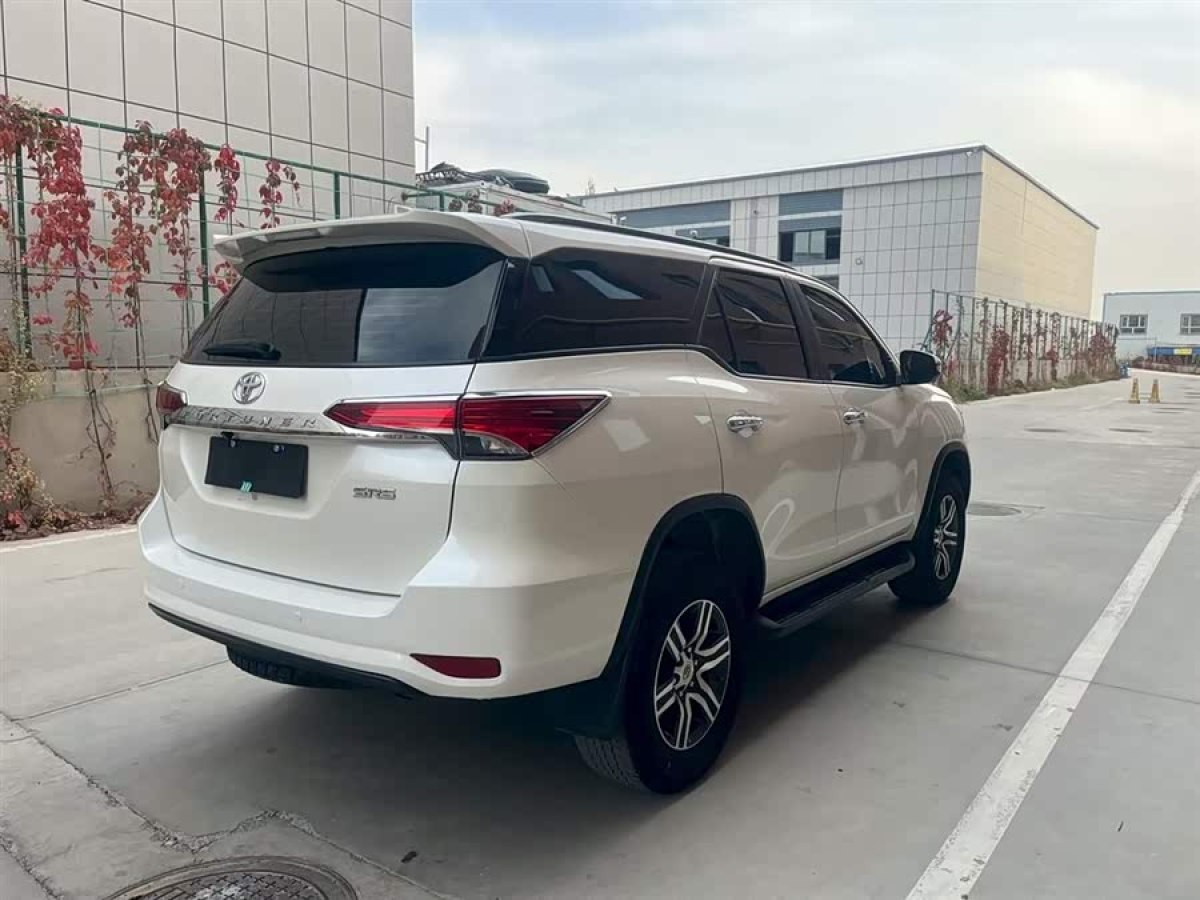 Toyota Fortuner 2018 immagine di auto #8