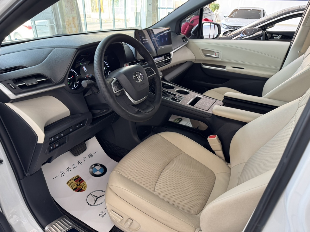 Toyota Granvia 2024 car image #8