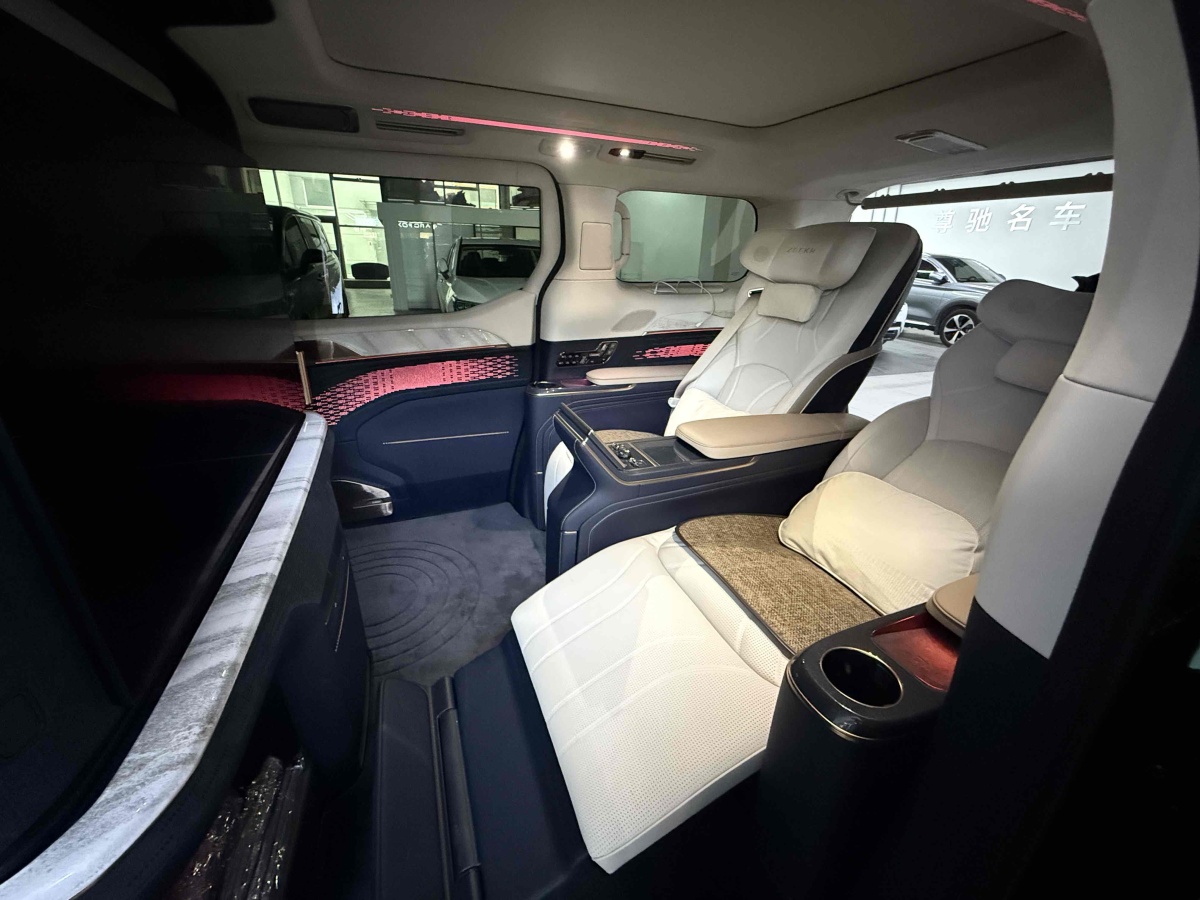 Hyundai Coupe 2025 imagen de coche #8