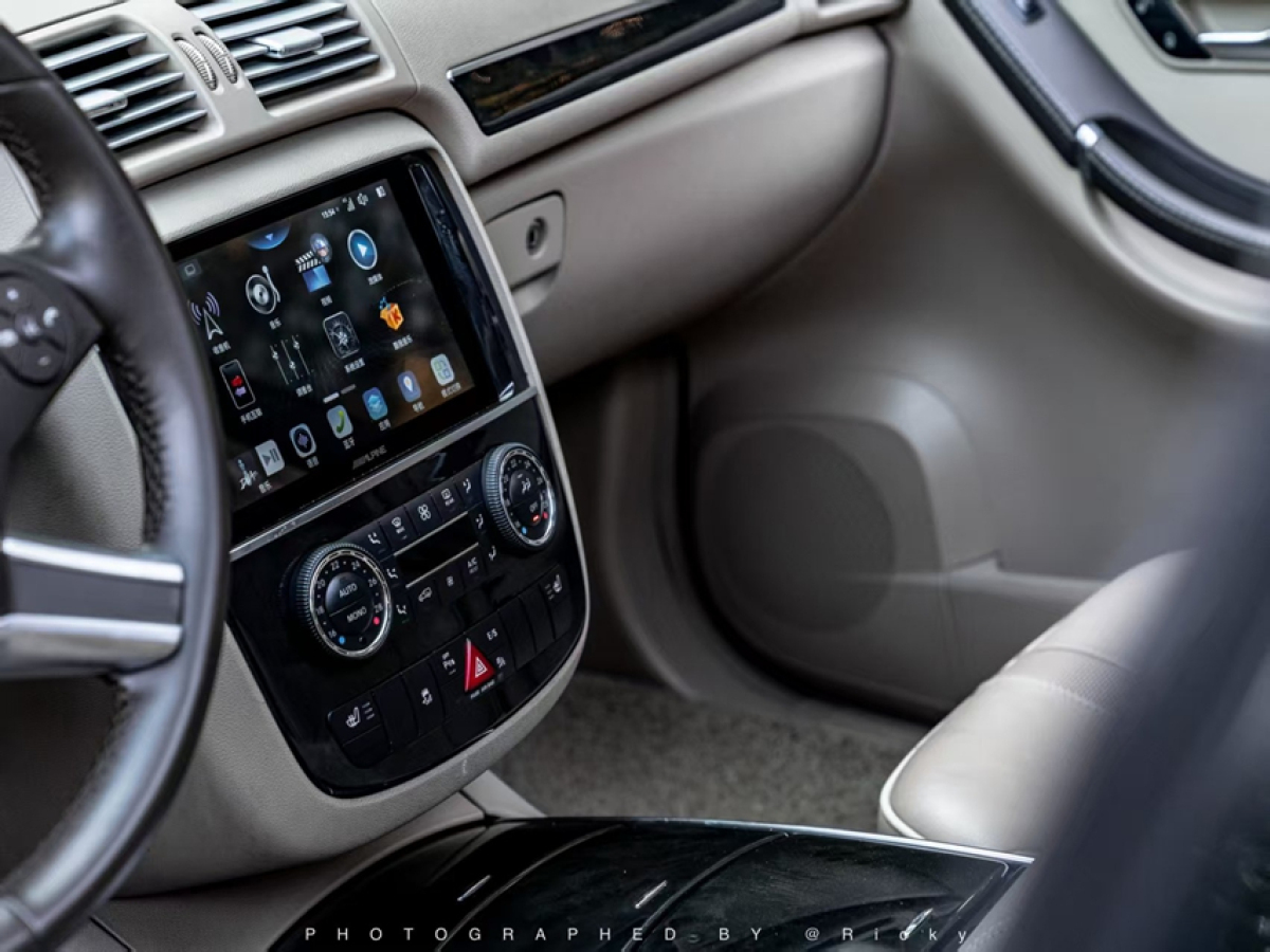 Mercedes-Benz R Class 2016 car image #8