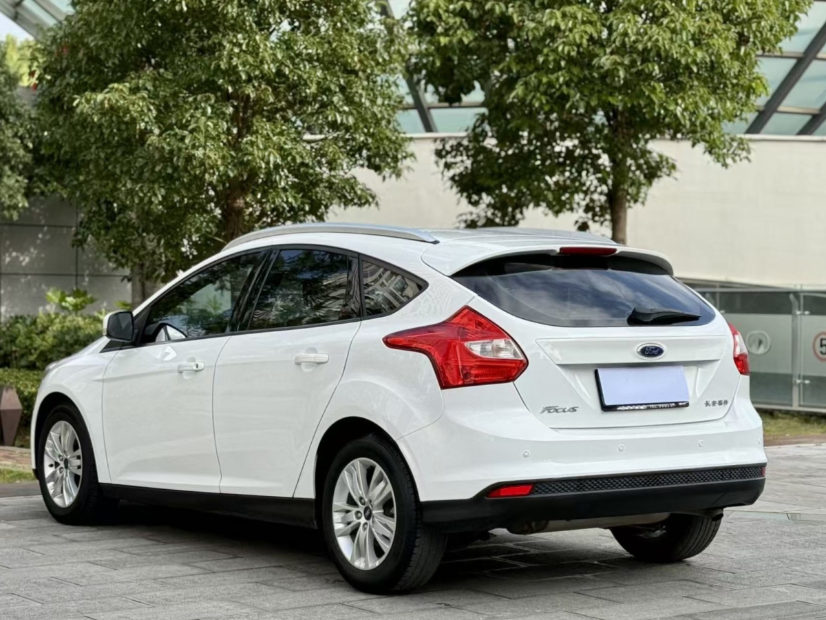 Ford Focus (Imported) 2014 #8 Ford Focus (Imported) 2014 car image #8