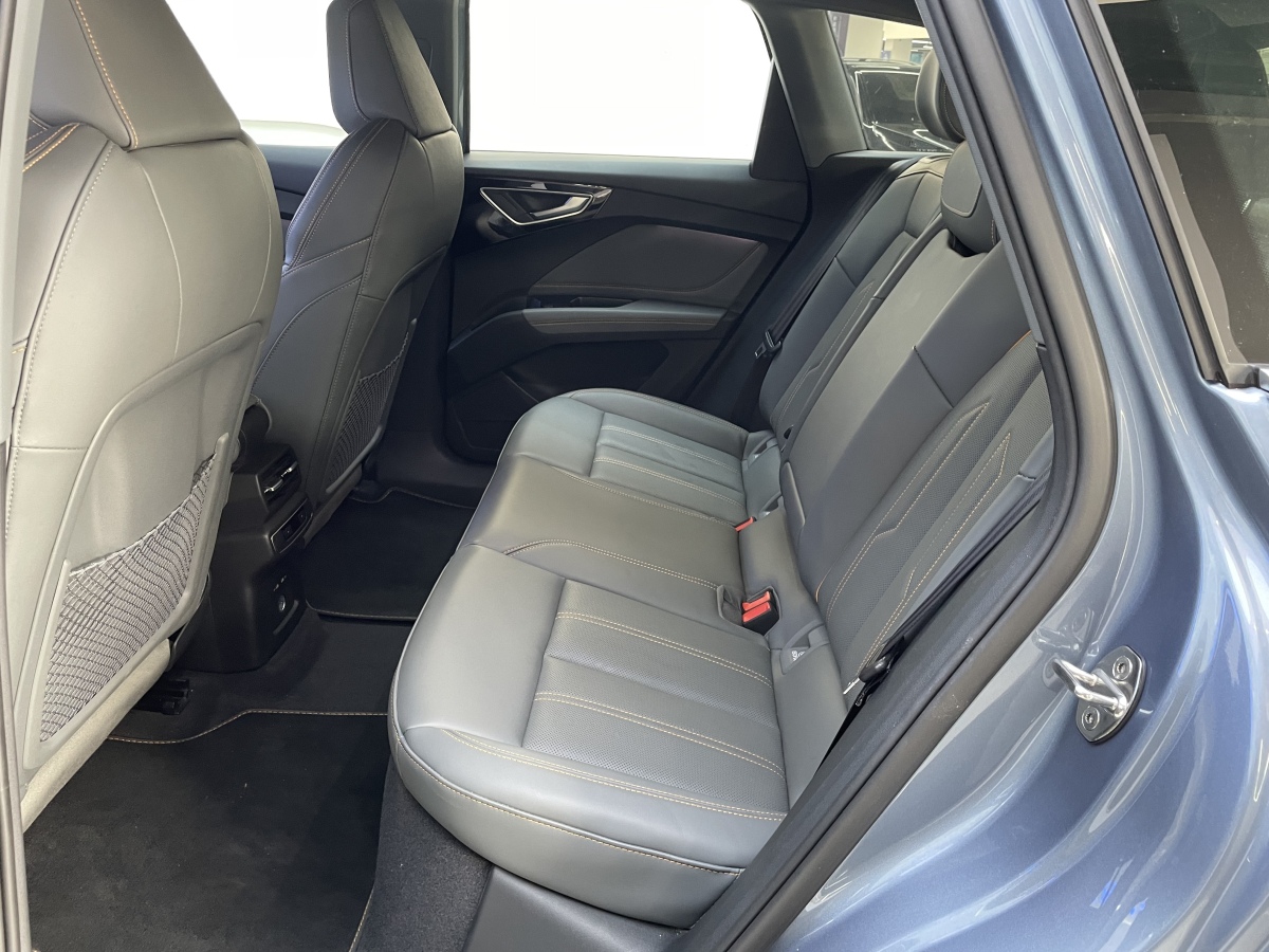 Audi Q4 e-tron 2023 #8 Audi Q4 e-tron 2023 صورة سيارة #8