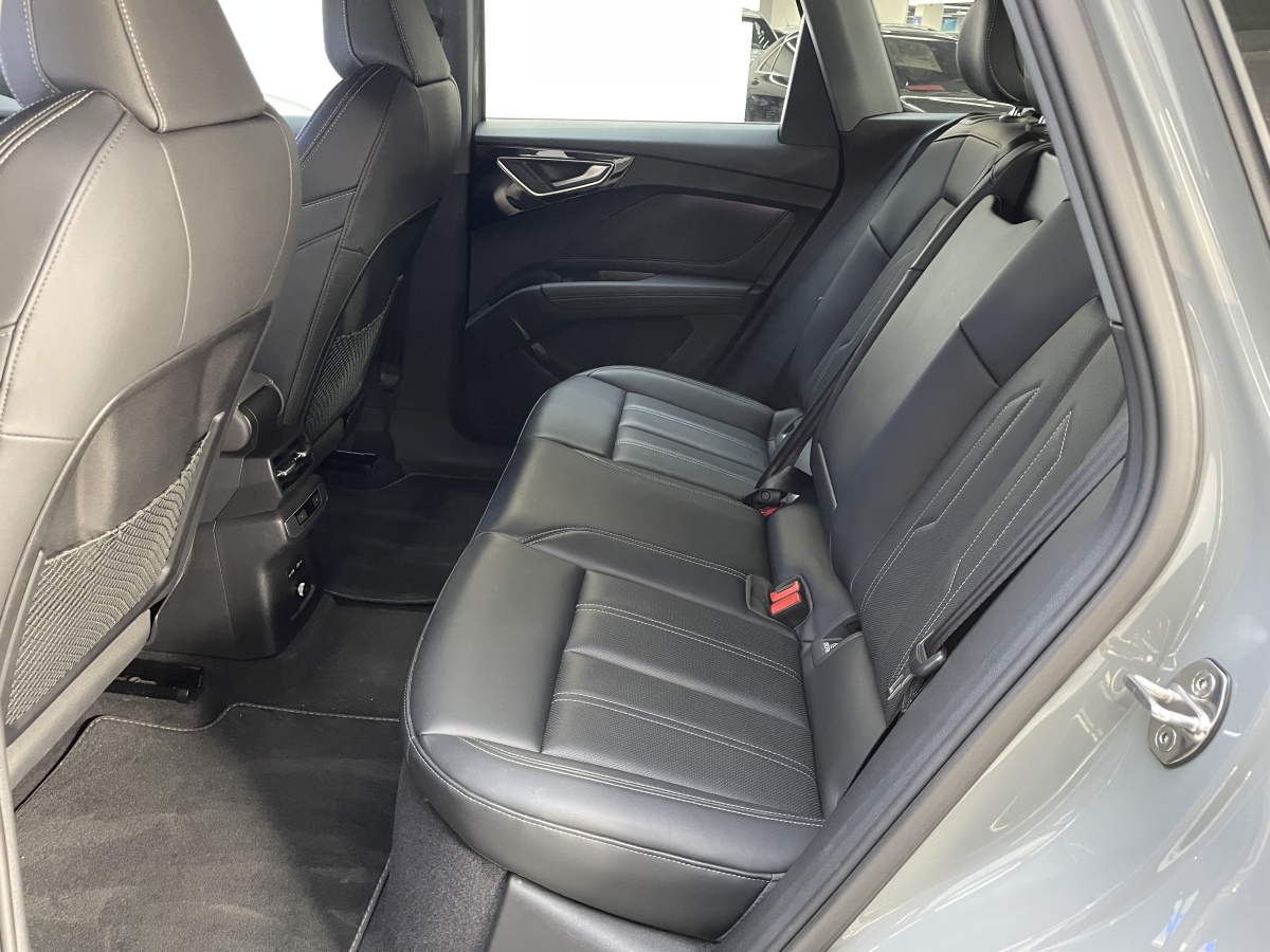 Audi Q4 e-tron 2024 immagine di auto #8