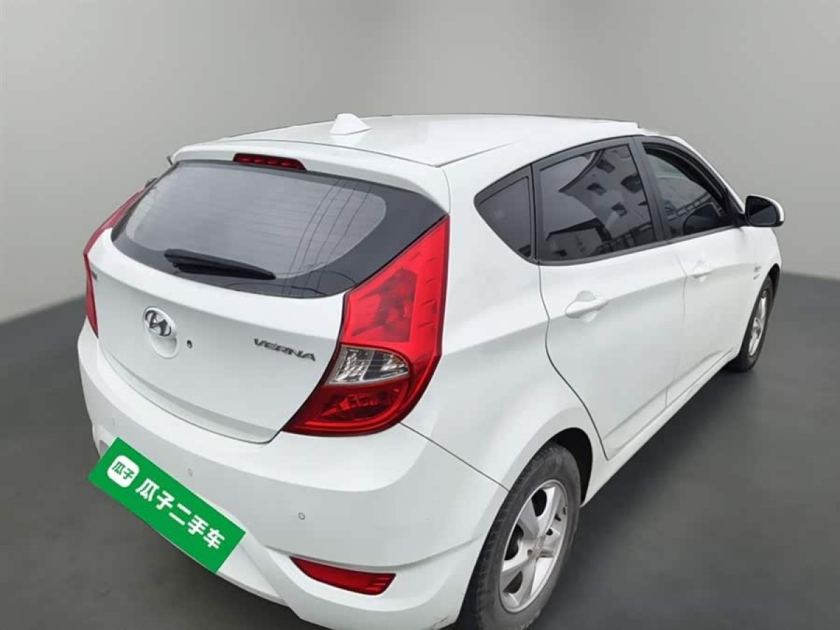 Hyundai Reina Hatchback 2015 imagem de carro #8