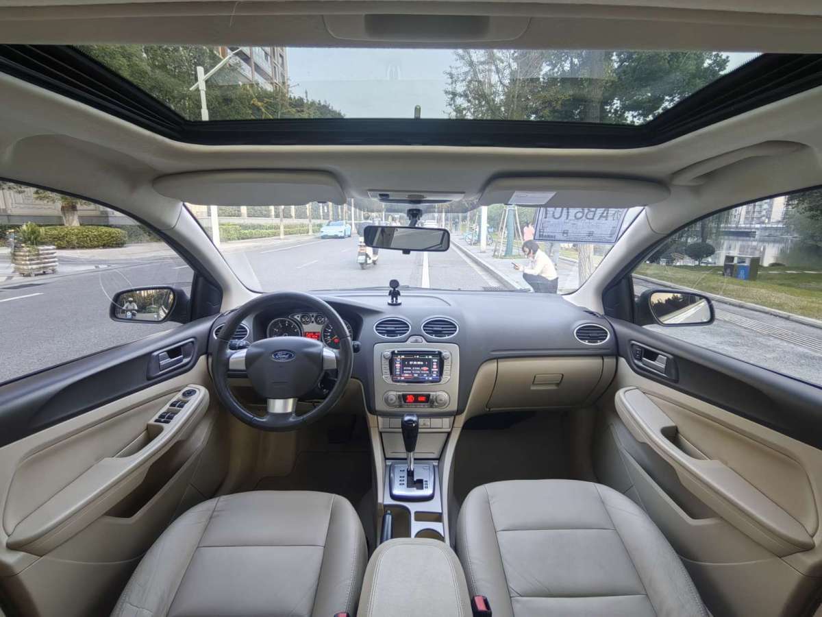 Ford Focus (Imported) 2014 car image #8