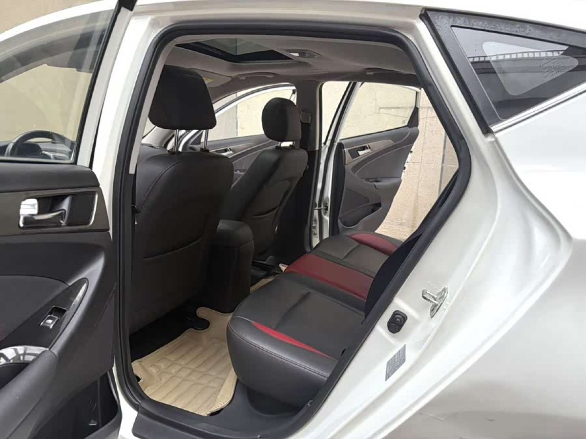 Changan Eado XT 2017 изображение автомобиля #8